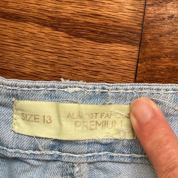 Almost Famous Juniors Light Wash Distressed Lace Short Overalls Juniors Sz 13 - Picture 14 of 14